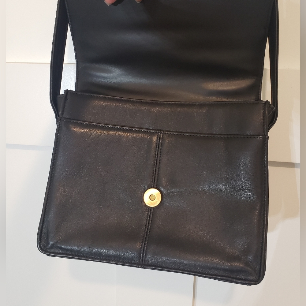 Tignanello Vintage Black Crossbody Organizer Messenger Style Magnetic Cl… - Picture 4 of 16